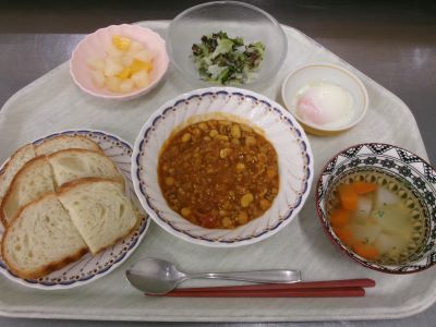 手作りパンと挽肉と豆のカレー1.jpg